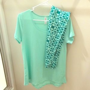 LuLaRoe OS leggings and Small classic T